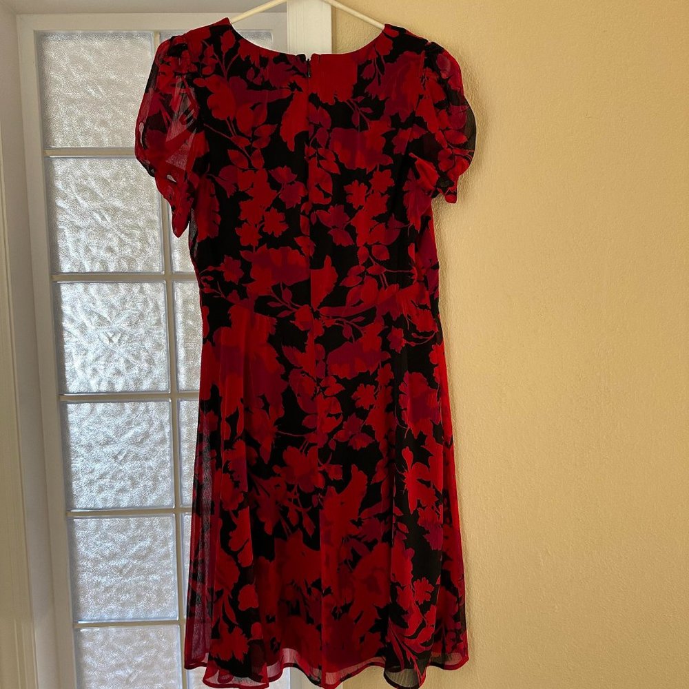 Very flattering Women's Puff-Sleeve Empire-Waist Dress - Picture 4 of 5